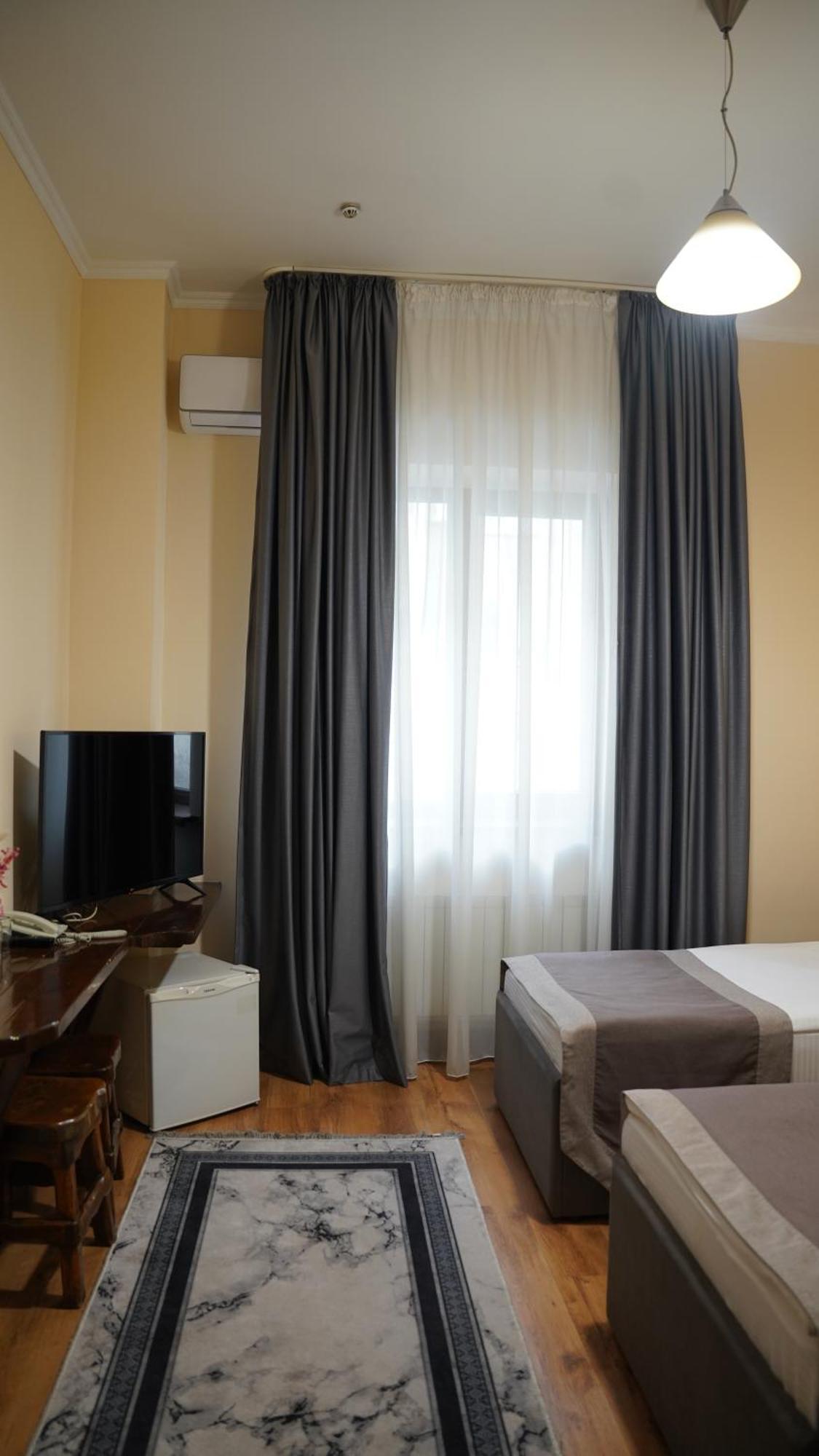 Saraishyq Hotel Almaty Exterior photo
